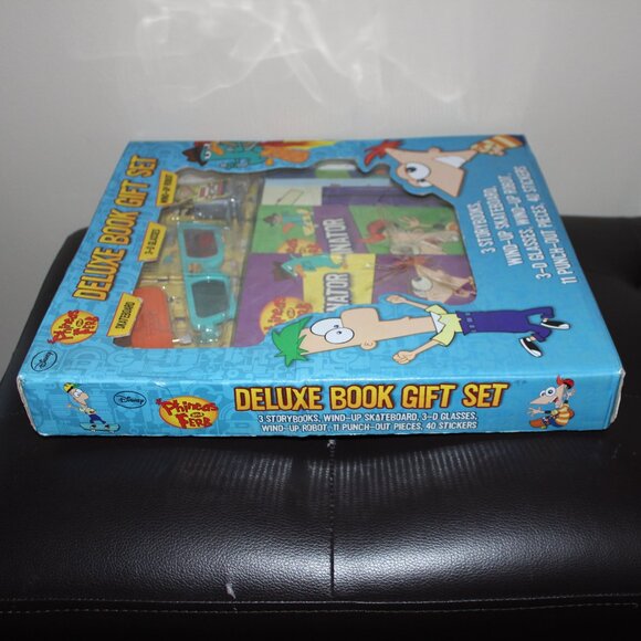 3/$88❤️PHINEAS AND FERB Deluxe Book Gift Set Skateboard 3D Glasses Wind-Up Robot - Picture 11 of 11